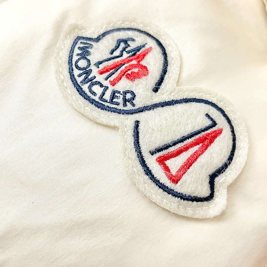 P390 Moncler/ 2026 70 、 。 DNA ， ， 。 Classic ， 、 。 Classic 70 。 Quality， 90 ，Premium Quality ， ，Black ！ Sizes M-3XL